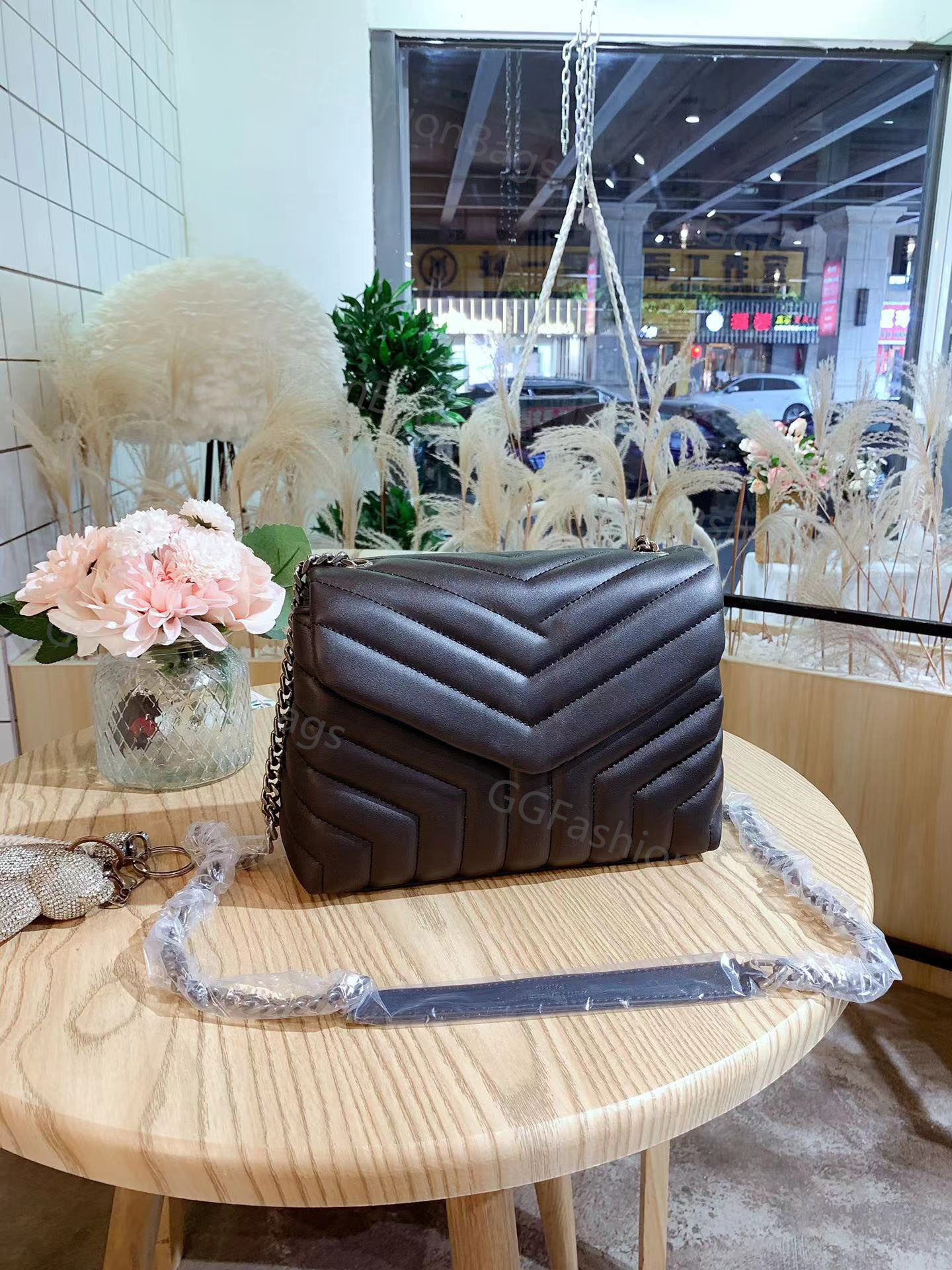 5A Handbag Shoulder Bag Brand LOULOU Y-Shaped Designer Seam Leather Ladies Metal Chain Black Clamshell Messenger Chain Bags Box Wholesale lambskin 22CM, ..
5A Handbag Shoulder Bag Brand LOULOU Y-Shaped Designer Seam Leather Ladies Metal Chain Black Clamshell Messenger Chain Bags Box Wholesale lambskin 22CM, ..