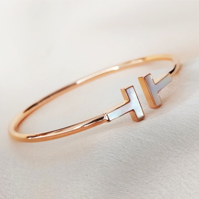 Bracelet for women T-Letter Designer charm bangle Fashion studded with diamonds high quality bracelets boutique gift jewelry Luxurys Brand
Bracelet for women T-Letter Designer charm bangle Fashion studded with diamonds high quality bracelets boutique gift jewelry Luxurys Brand