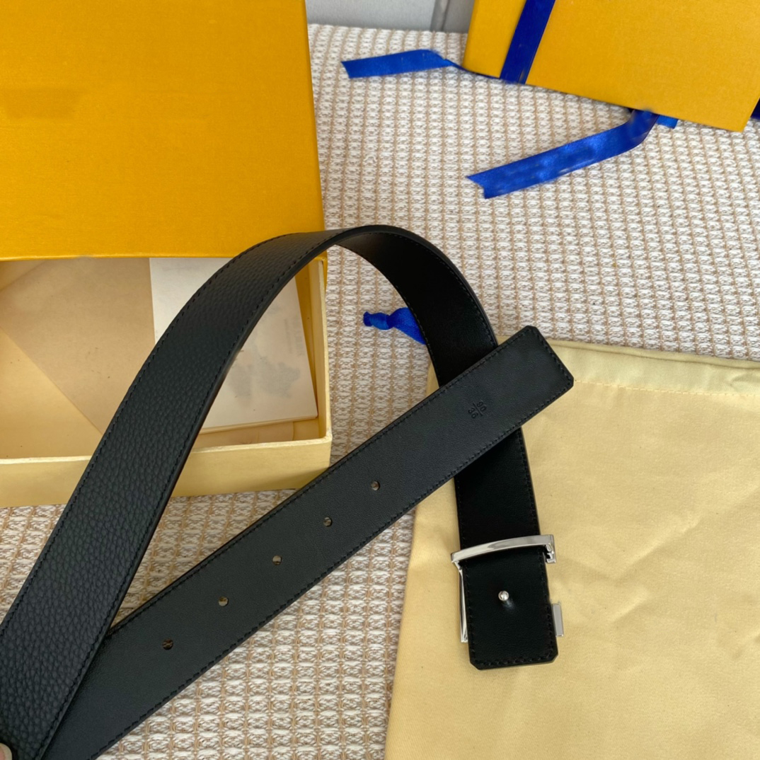 A fashion must Uniquely designed belt to complete your look