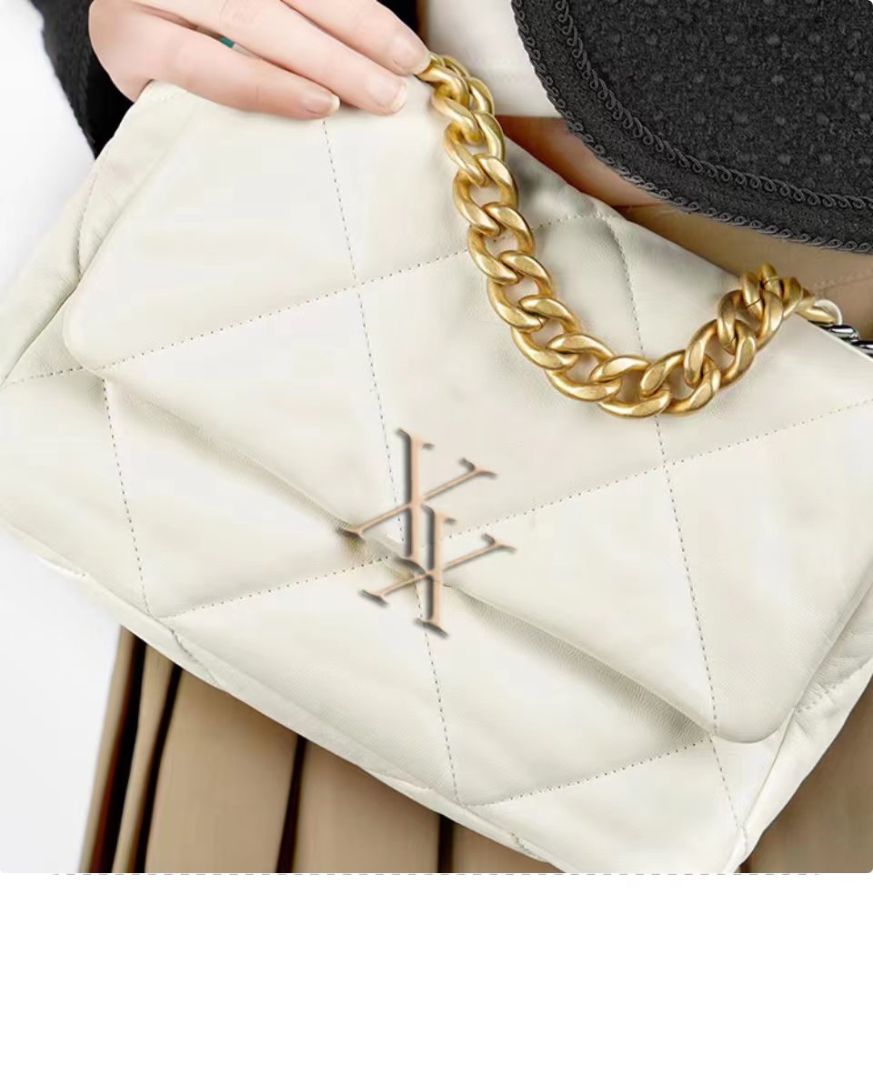 Shoulder Bag Fashion Designer Bag Luxury Women's Handbag Gold Chain Buckle Design White
Shoulder Bag Fashion Designer Bag Luxury Women's Handbag Gold Chain Buckle Design White