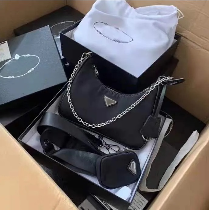 2023 shoulder bags handbags High quality Crossbody bag Heart-shaped decoration Tarpaulin Nylon wallet wholesale, Black
2023 shoulder bags handbags High quality Crossbody bag Heart-shaped decoration Tarpaulin Nylon wallet wholesale, Black