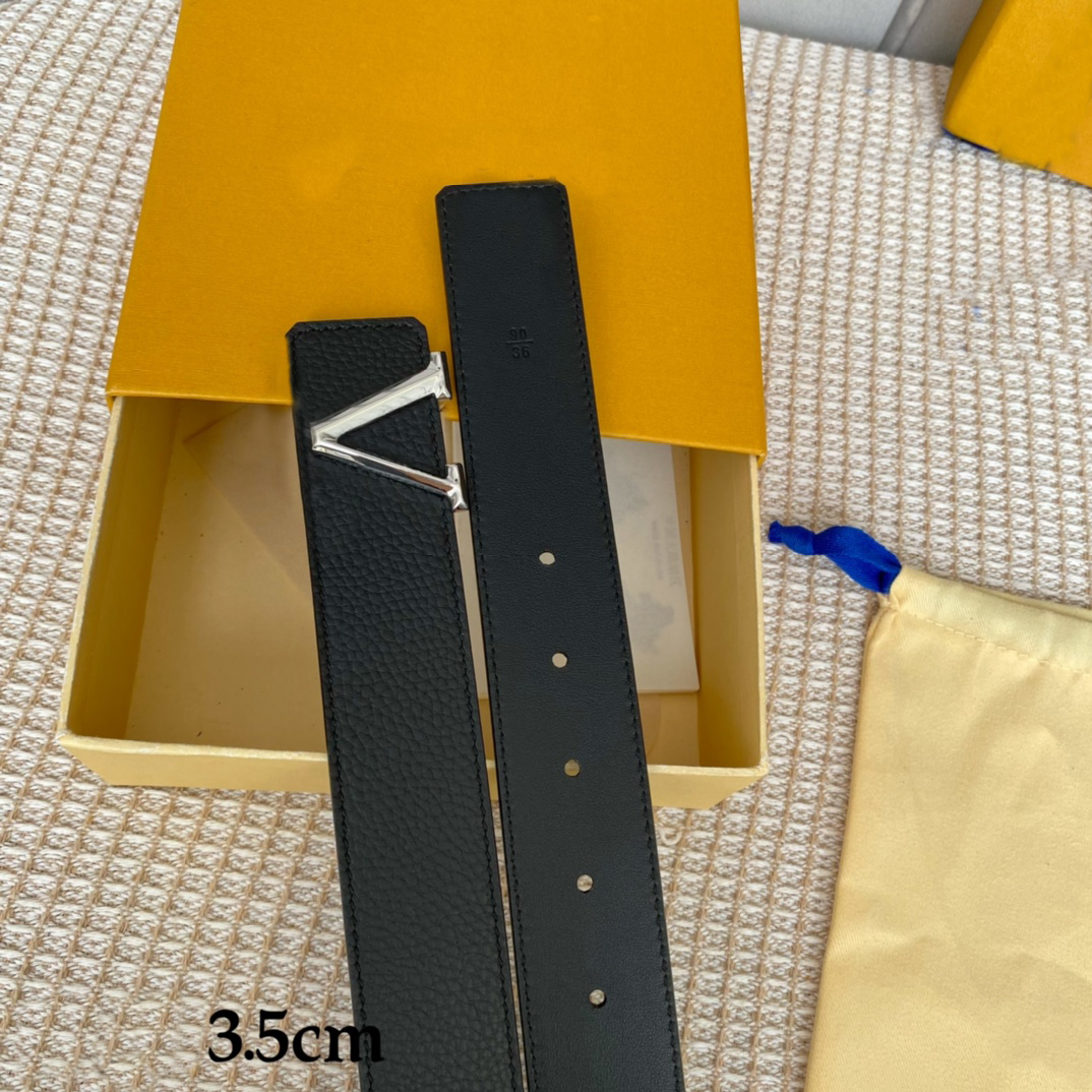 A fashion must Uniquely designed belt to complete your look