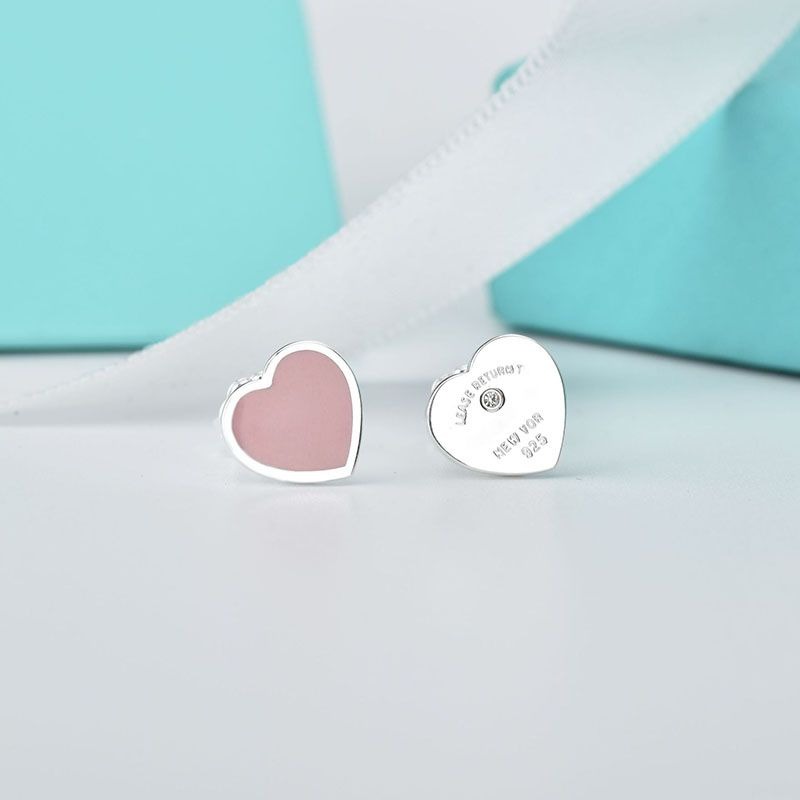 T Earrings Luxurys Heart Love Stud Women Fashion Classic 925 silver love earring Couple Gift stamp brand logo Designer Jewelry Engagement Earrings Return to lover
T Earrings Luxurys Heart Love Stud Women Fashion Classic 925 silver love earring Couple Gift stamp brand logo Designer Jewelry Engagement Earrings Return to lover