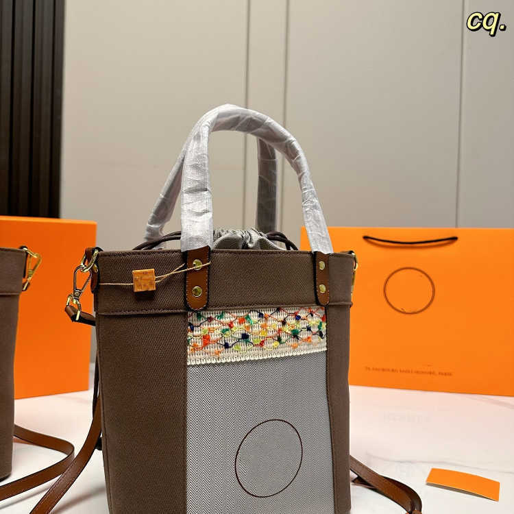 Luxury Designer Bags Handbags Shoulder Crossbody bag Tote bags 2023 New Fashion Texture Canvas Multifunctional Portable Capacity Totebag Factory Direct Sales, Style 1 size 22x26cm
Luxury Designer Bags Handbags Shoulder Crossbody bag Tote bags 2023 New Fashion Texture Canvas Multifunctional Portable Capacity Totebag Factory Direct Sales, Style 1 size 22x26cm