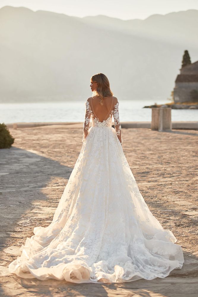 Bech A Chrmig Line Wedding Dresses for Bride Women Boho Plus Size Long Sleeves Lce Flowers Sheer Jewel Neck Bckless Court Trin Bridl Gown Vestidos De