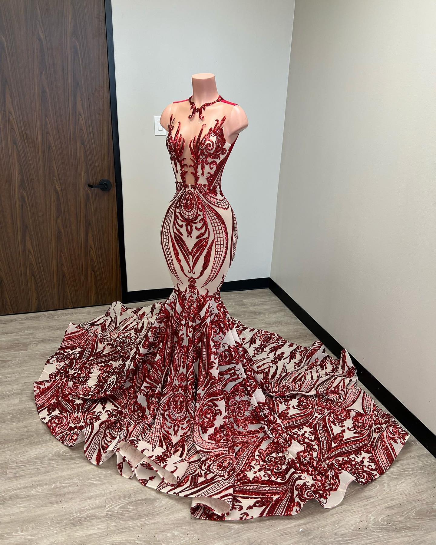 Stunning Sequined Lace Prom Dresses Mermaid Evening Gowns Sheer Jewel Neckline Sweep Train Plus Size Special Occasion Formal Wear