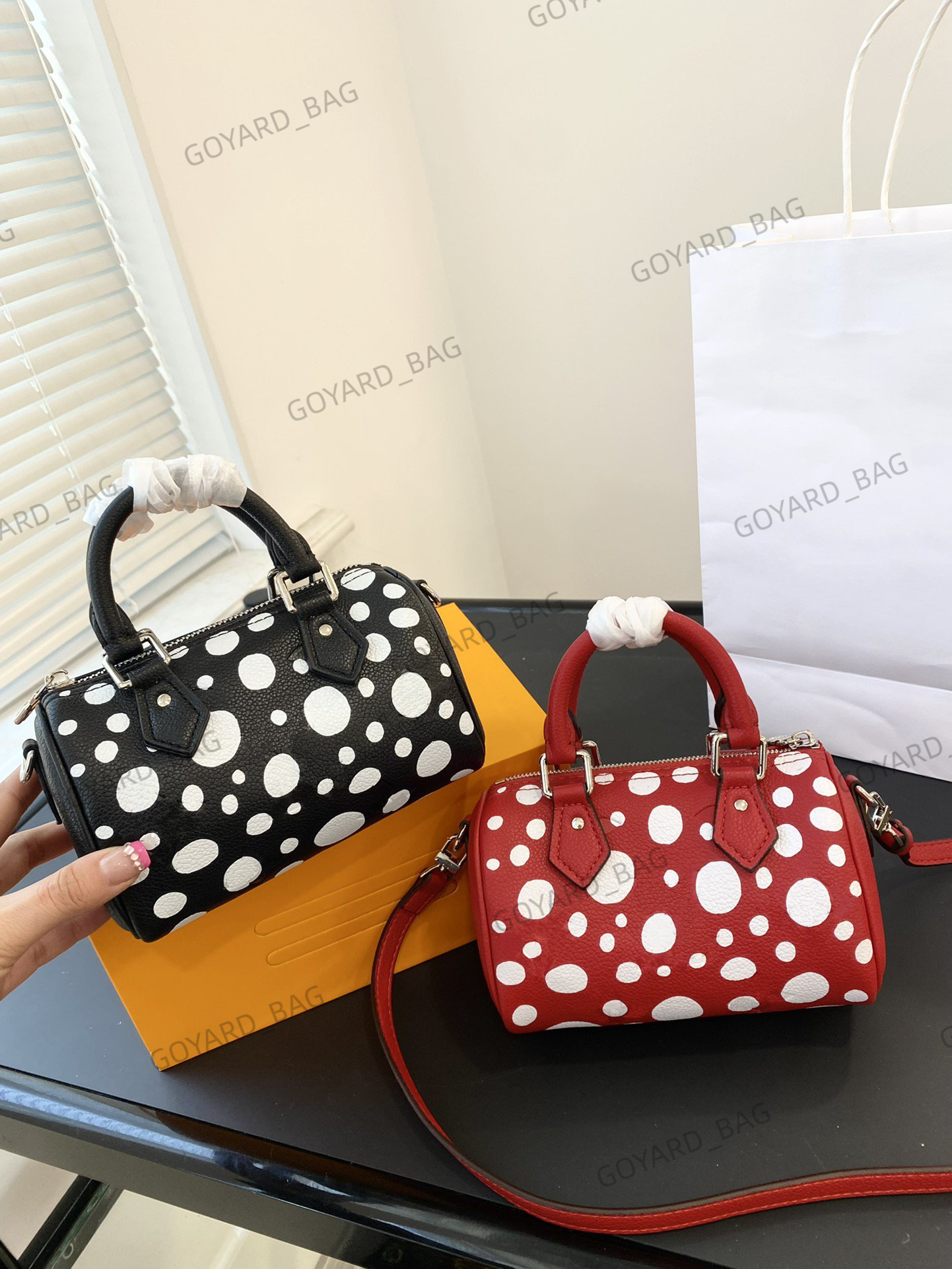 Nano Speedy Handbag Women Mini Boston Bag Shoulder Crossbody Bag Letter Monograms Flowers Embossed 3D Dots Designer top Handle Leather Strap M81910 M81456 M81457
Nano Speedy Handbag Women Mini Boston Bag Shoulder Crossbody Bag Letter Monograms Flowers Embossed 3D Dots Designer top Handle Leather Strap M81910 M81456 M81457