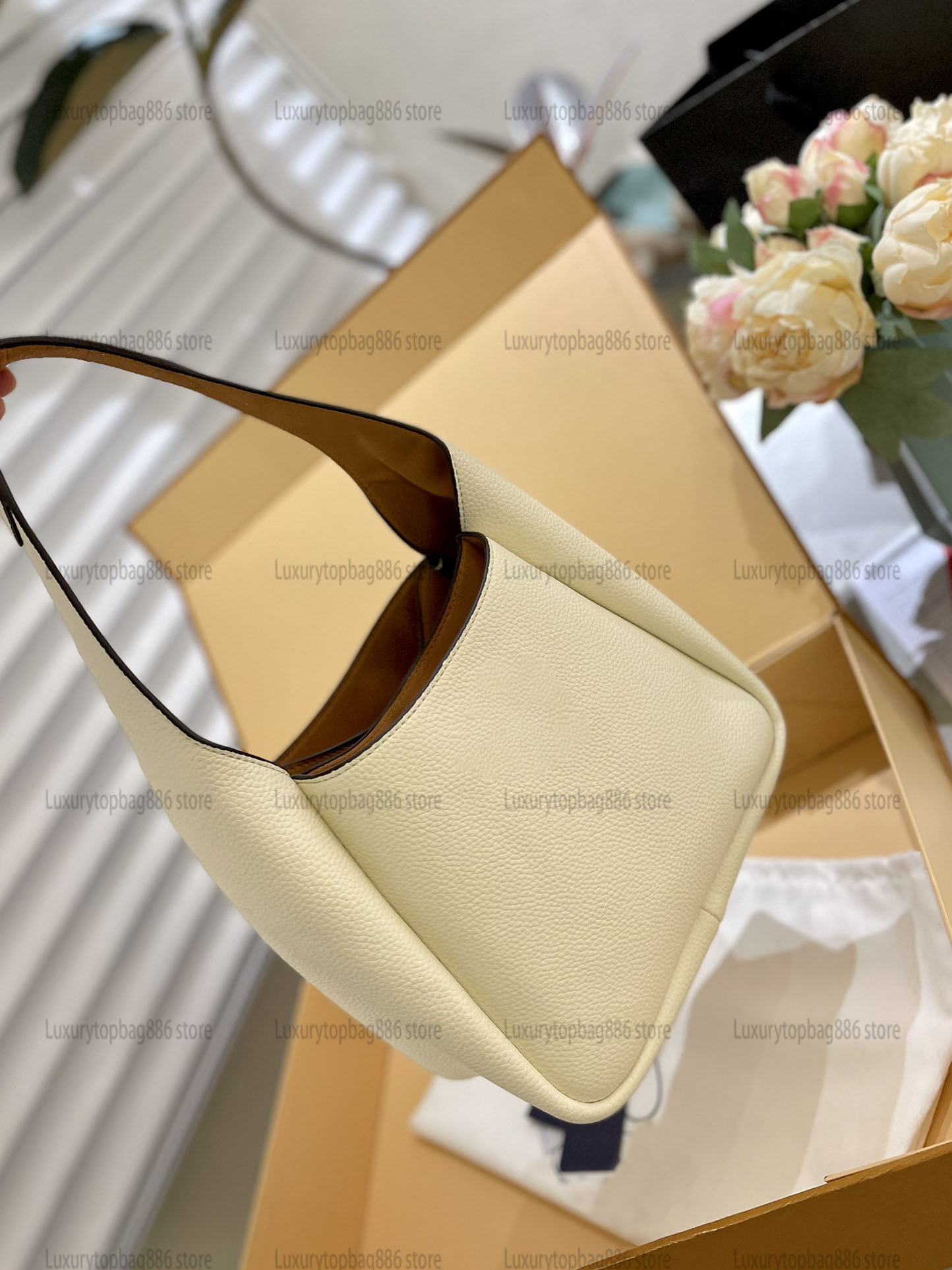 Famous Prads Hubo Bucket Bag Women Luxury Tote Bags Designer Popular Summer Shopping Bag Classic Triangle Logo Crossbody Bag Real Leather Shoulder Bag Purse Clutch, Black
Famous Prads Hubo Bucket Bag Women Luxury Tote Bags Designer Popular Summer Shopping Bag Classic Triangle Logo Crossbody Bag Real Leather Shoulder Bag Purse Clutch, Black