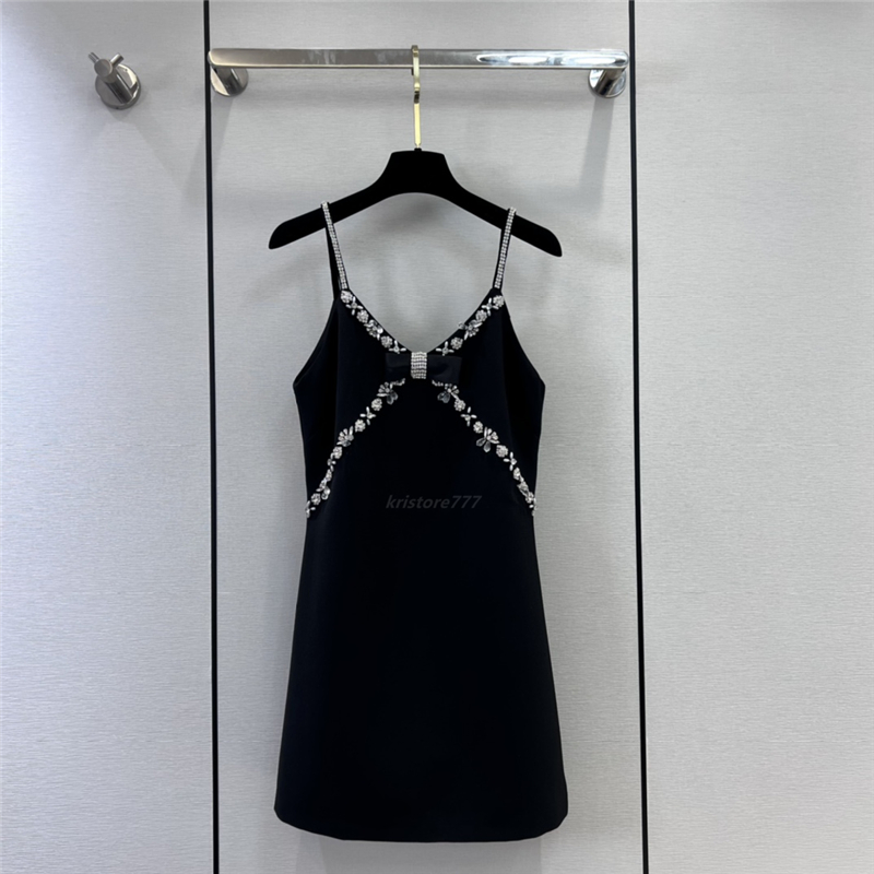 23SS Sexy Women's Designer Dress V-neck Shirts Dresses With Rhinestone Beads Girls Milan Runway Tank Top A-line Mini Sleeveless High End Slim Camisole Vest Tee T Shirt, Multi
23SS Sexy Women's Designer Dress V-neck Shirts Dresses With Rhinestone Beads Girls Milan Runway Tank Top A-line Mini Sleeveless High End Slim Camisole Vest Tee T Shirt, Multi