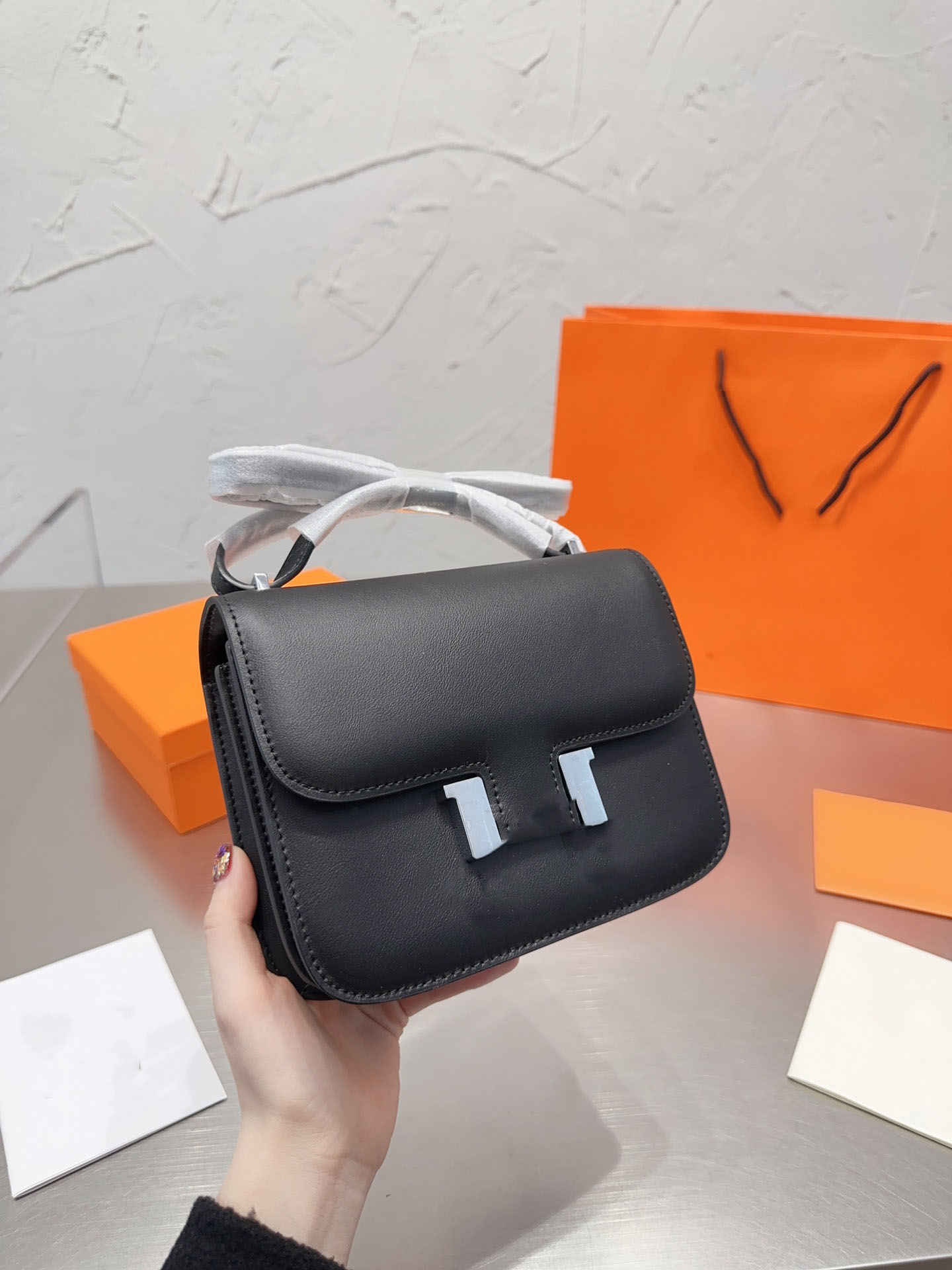 2023 Totes Designer luxury bags for womens Woc fashion shoulder sac crossbody leather totes spring style handbags ladies totes, Black
2023 Totes Designer luxury bags for womens Woc fashion shoulder sac crossbody leather totes spring style handbags ladies totes, Black