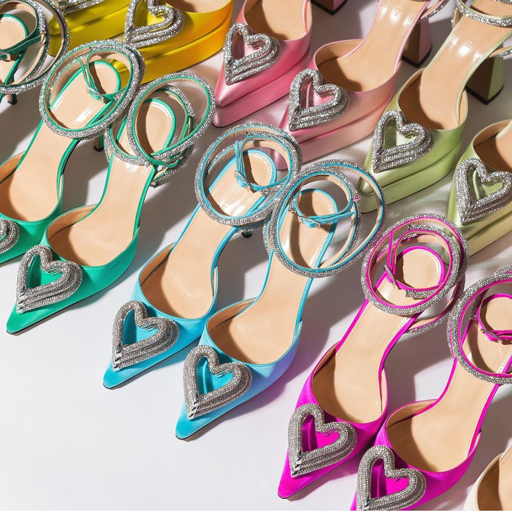 Mach&Mach Triple Heart sandal 10cm Satin Ankle-Strap Pumps Evening shoes Crystal Heart Stiletto Heel diamond chain decoration women Designers Party Dress shoes, 18 / 10cm
Mach&Mach Triple Heart sandal 10cm Satin Ankle-Strap Pumps Evening shoes Crystal Heart Stiletto Heel diamond chain decoration women Designers Party Dress shoes, 18 / 10cm