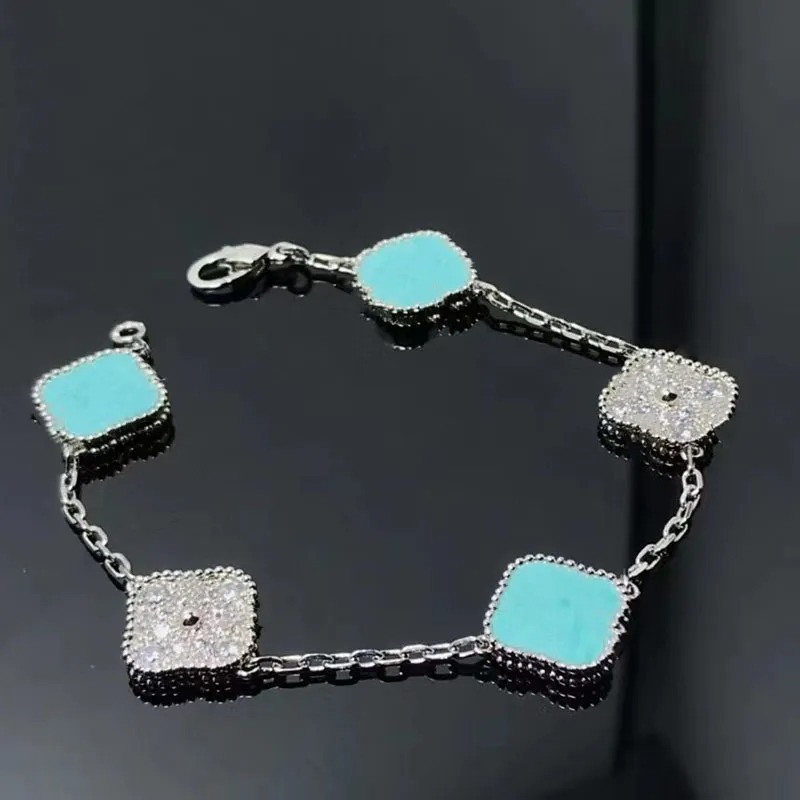 Classic Designer Jewelry Four Leaf Clover Charm Bracelets Bangle Chain 18K Gold Agate Shell Mother of Pearl for Women Girl Wedding Mother'
Classic Designer Jewelry Four Leaf Clover Charm Bracelets Bangle Chain 18K Gold Agate Shell Mother of Pearl for Women Girl Wedding Mother'