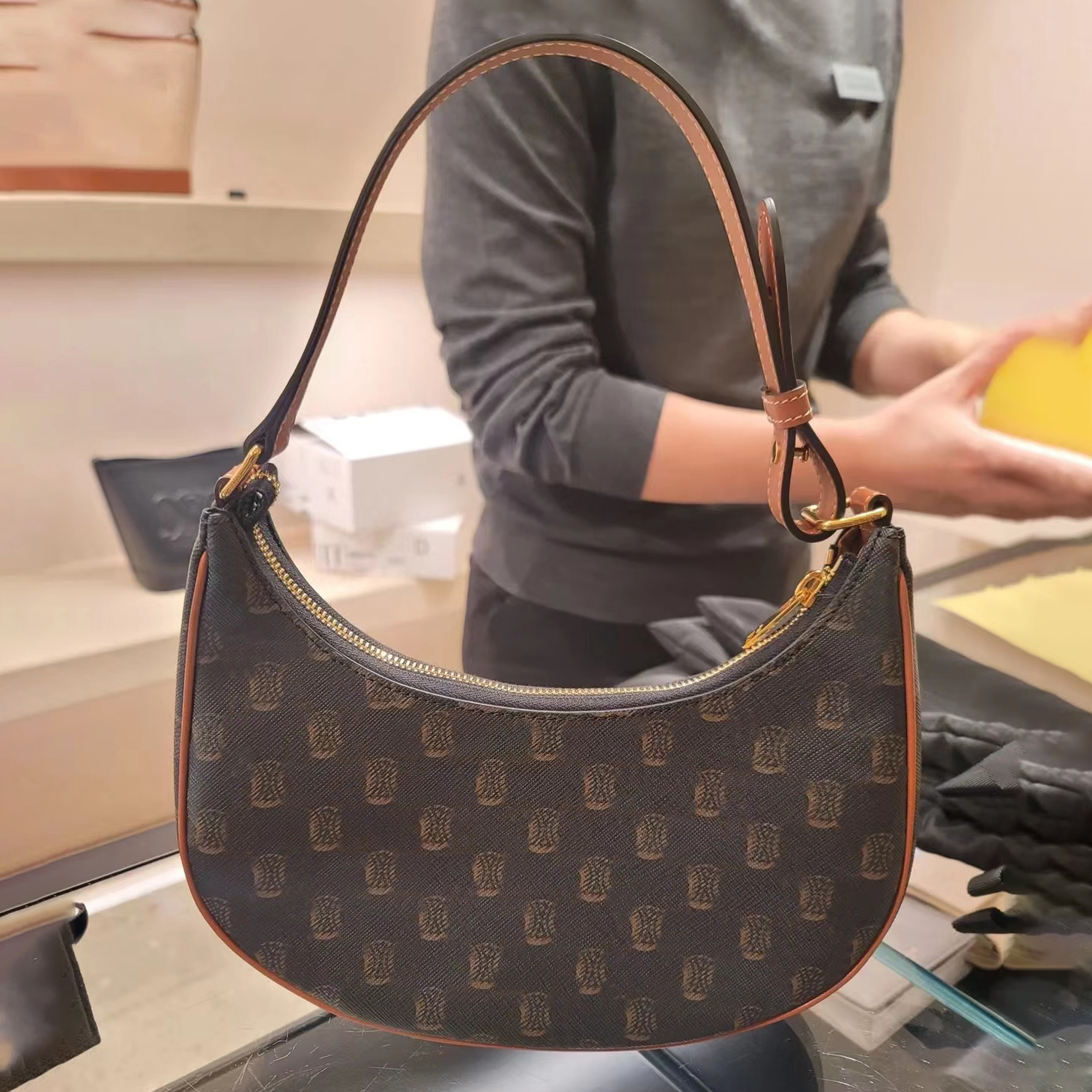 Luxury upmarket brand TRIOMPHE AVA handbags tote bags Shoulder Underarm womans satchel fashions duffle lady classic purses Designer Genuine leather Bag crossbody, Black mon0gram
Luxury upmarket brand TRIOMPHE AVA handbags tote bags Shoulder Underarm womans satchel fashions duffle lady classic purses Designer Genuine leather Bag crossbody, Black mon0gram