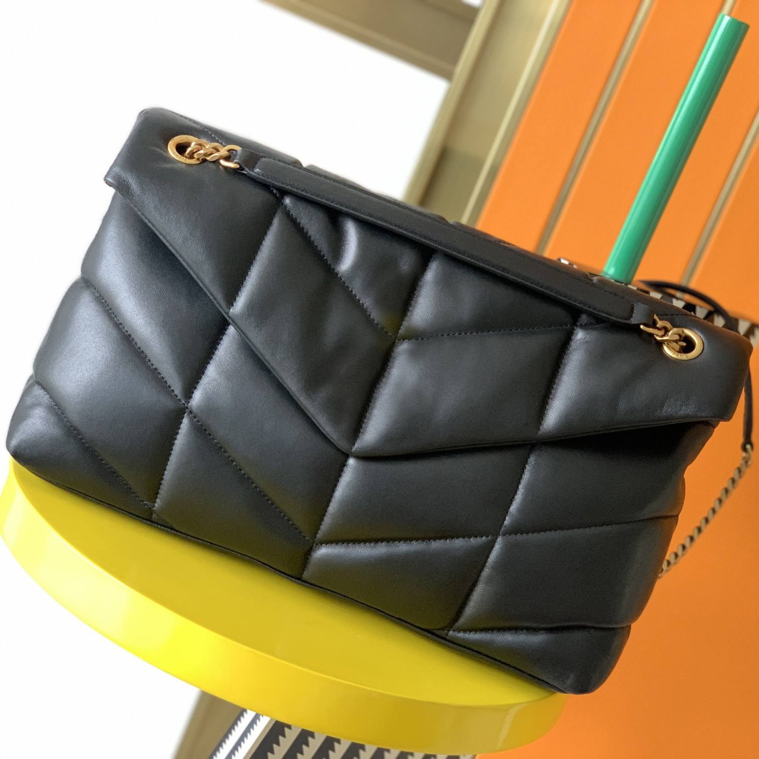 Loulou Cloud Leather Tote: Genuine Lambskin Handbag with Logo Flap - 3 Colors, Small black 29x17x11cm
Loulou Cloud Leather Tote: Genuine Lambskin Handbag with Logo Flap - 3 Colors, Small black 29x17x11cm