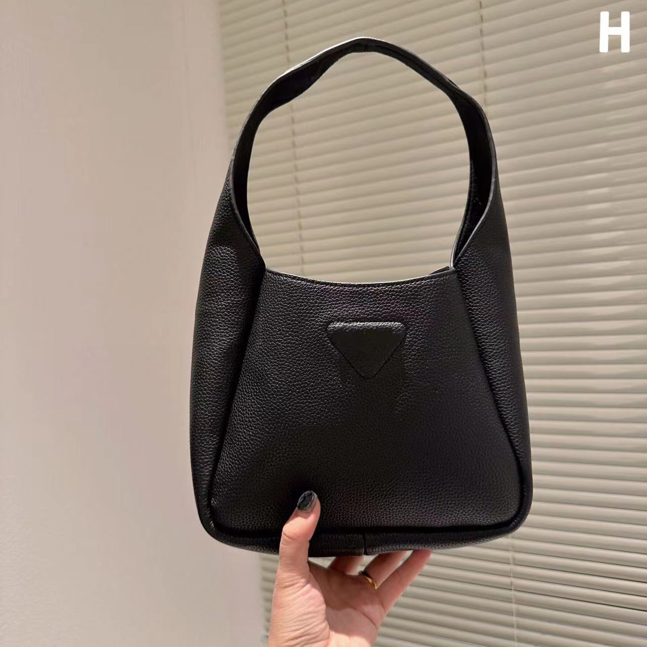 Lady Totes Brand women Shoulder Bags Genuine Calfskin Tote handbags Luxurys Designers Belt handbag Crossbody Bag Shopping, White
Lady Totes Brand women Shoulder Bags Genuine Calfskin Tote handbags Luxurys Designers Belt handbag Crossbody Bag Shopping, White
