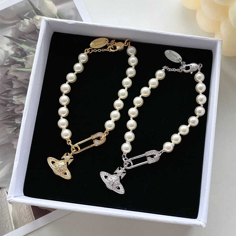 Empress Dowager Vivienne Saturn pearl pin Bracelet full of diamonds and versatile personalized hand accessories
Empress Dowager Vivienne Saturn pearl pin Bracelet full of diamonds and versatile personalized hand accessories
