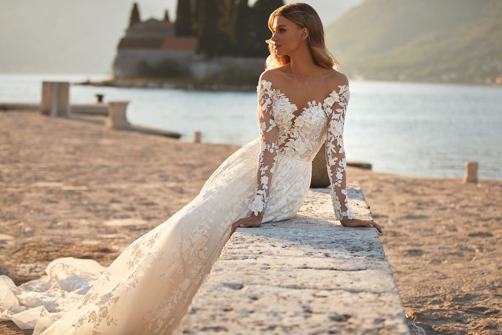 Bech A Chrmig Line Wedding Dresses for Bride Women Boho Plus Size Long Sleeves Lce Flowers Sheer Jewel Neck Bckless Court Trin Bridl Gown Vestidos De