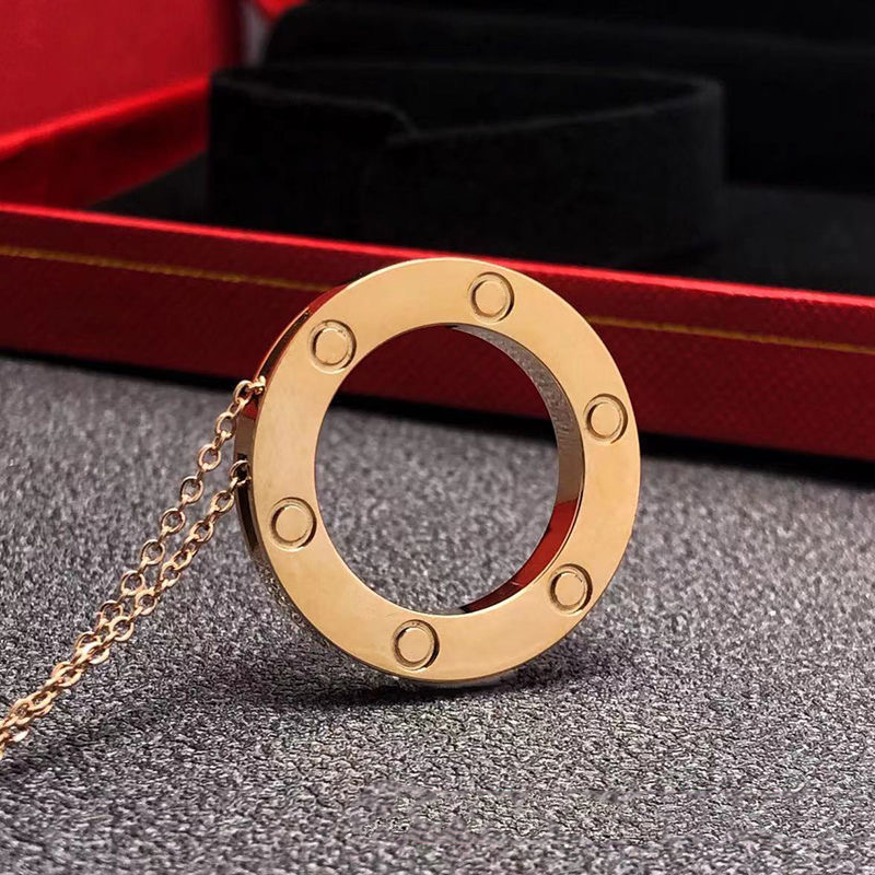 Necklaces Designer Mens and Womens Love Pendant Necklace Fashion Titanium Steel Necklace Valentines Day Gift Luxury Jewlery
Necklaces Designer Mens and Womens Love Pendant Necklace Fashion Titanium Steel Necklace Valentines Day Gift Luxury Jewlery