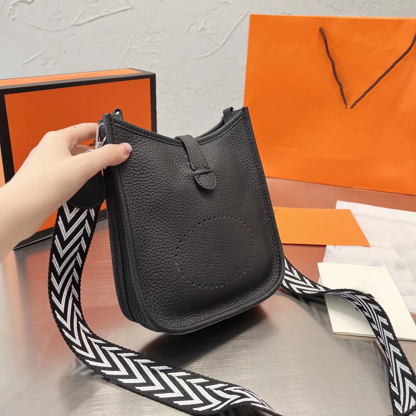 2023 Hot Women Luxury Shoulder Bags Crossbody Bag Fashion Designers Women'S New Small Rectangle Diagonal Single Shoulder Leather Mini Bag
2023 Hot Women Luxury Shoulder Bags Crossbody Bag Fashion Designers Women'S New Small Rectangle Diagonal Single Shoulder Leather Mini Bag