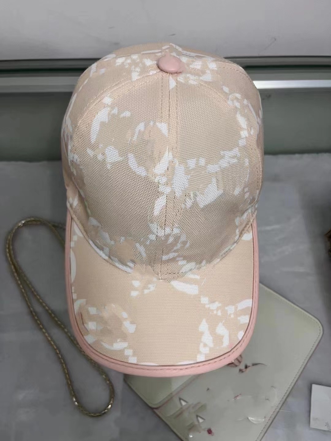 Designer 2023 Fashion and fashionable printed baseball cap Men's and women's casual outdoor holiday sunscreen cap can be adjusted to fit the cap body 5 colors, Beige
Designer 2023 Fashion and fashionable printed baseball cap Men's and women's casual outdoor holiday sunscreen cap can be adjusted to fit the cap body 5 colors, Beige