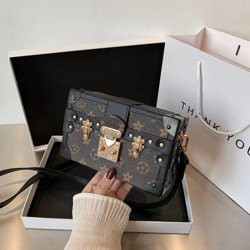 Women Trunk Bag Fashion Shoulder Bags Designer Mini Square Box Leather Handbags Old Flower Classical Handbag Crossbody Wallets lvs bag, Brown
Women Trunk Bag Fashion Shoulder Bags Designer Mini Square Box Leather Handbags Old Flower Classical Handbag Crossbody Wallets lvs bag, Brown
