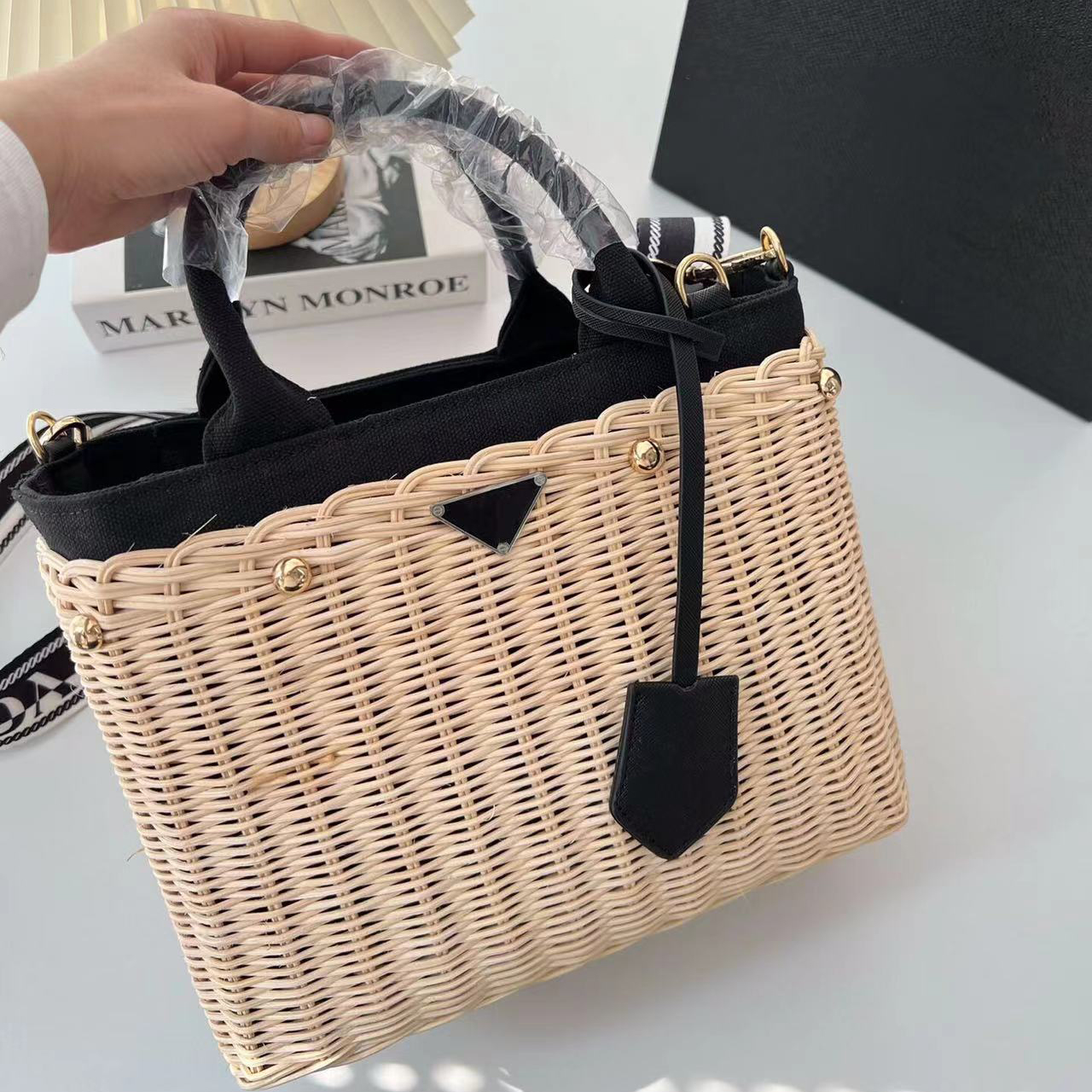 Raffia Knit Tote Bag Designer For Women Luxurys Mini Totes Beach Bags Crossbody Clutch Fashion Shoulder Bag Designers Handbags Purses Wallte, Customize
Raffia Knit Tote Bag Designer For Women Luxurys Mini Totes Beach Bags Crossbody Clutch Fashion Shoulder Bag Designers Handbags Purses Wallte, Customize