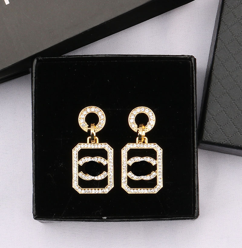 Love Womens Earrings Ear Stud Earring 18K Gold Plated Crystal Pearl Party Women Designer Brand Lovers Gift Engagement Wedding Jewelry Gift With Boxs
Love Womens Earrings Ear Stud Earring 18K Gold Plated Crystal Pearl Party Women Designer Brand Lovers Gift Engagement Wedding Jewelry Gift With Boxs