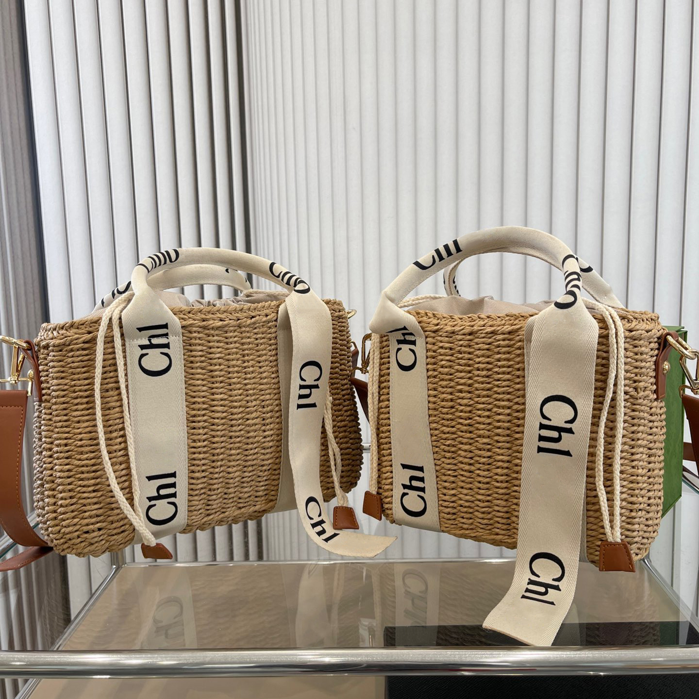 Vacation Beach Bags Raffia Woven Handbag Vegetable Basket Women luxurys Fashion Designers Bags Female clutch Classic High Quality Girl Handbags, Khaki
Vacation Beach Bags Raffia Woven Handbag Vegetable Basket Women luxurys Fashion Designers Bags Female clutch Classic High Quality Girl Handbags, Khaki