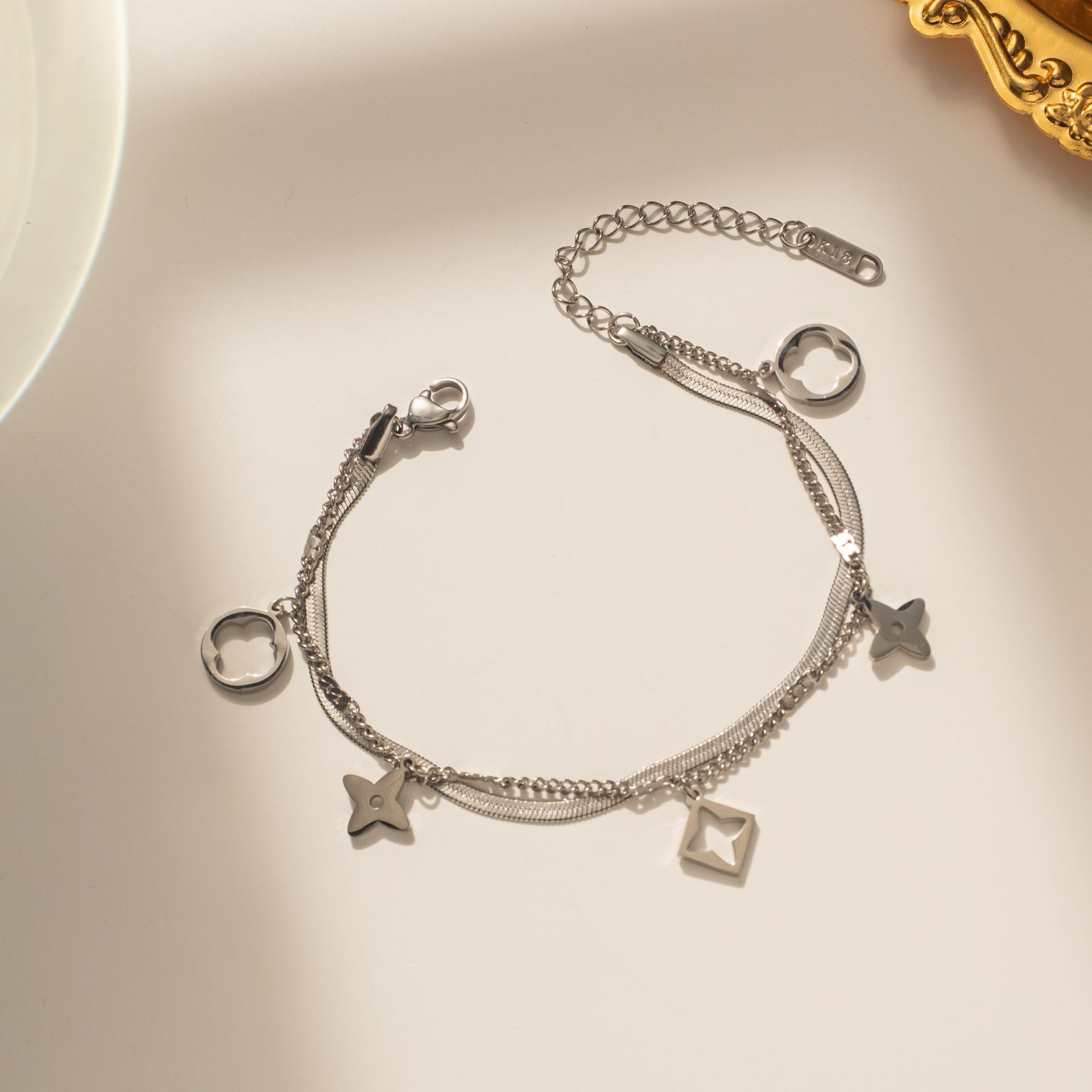 Fashion Style Bracelets Women Bangle Wristband Cuff Chain Designer Letter Jewelry Crystal 18K Gold Plated Stainless steel Wedding Lovers Gift Bracelet
Fashion Style Bracelets Women Bangle Wristband Cuff Chain Designer Letter Jewelry Crystal 18K Gold Plated Stainless steel Wedding Lovers Gift Bracelet
