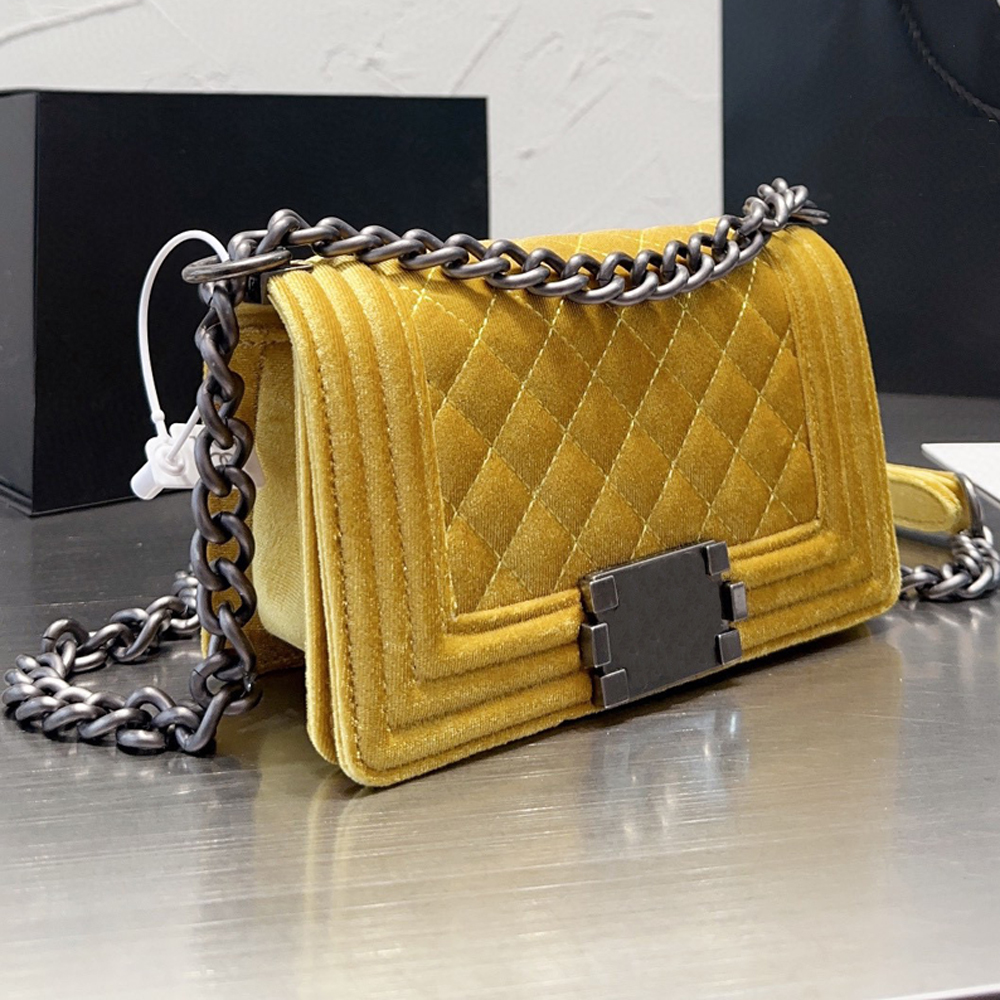 2023 Channel Boy designer Handbag Sling Side Bag Calfskin Silver & Gold-Tone Metal Adjustable Chain Purse Metal Lock Gabrielle Quilted For Women, 25cm
2023 Channel Boy designer Handbag Sling Side Bag Calfskin Silver & Gold-Tone Metal Adjustable Chain Purse Metal Lock Gabrielle Quilted For Women, 25cm