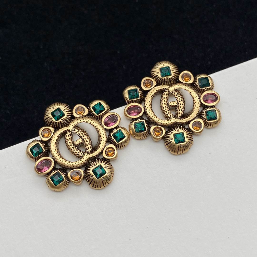 18K Gold Plated flower-shaped vintage Stud Earrings Luxury Fashion gem Studs Classic Design Earring Party Wedding Engagement Lovers Gift Jewelry Wholesale
18K Gold Plated flower-shaped vintage Stud Earrings Luxury Fashion gem Studs Classic Design Earring Party Wedding Engagement Lovers Gift Jewelry Wholesale