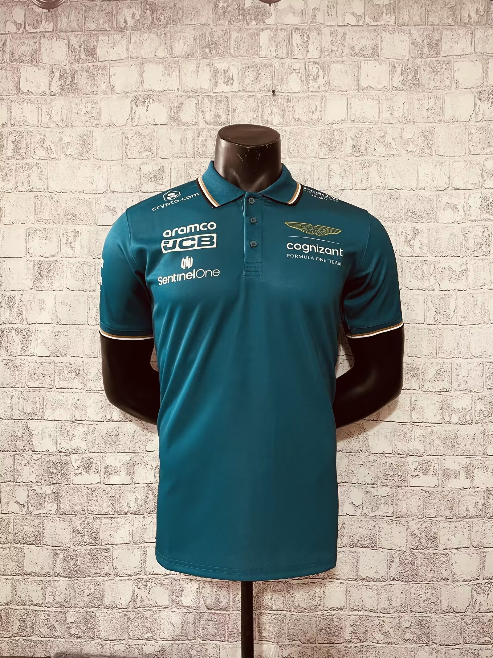 

Aston Martin Aramco Cognizant F1 2023 Official Fernando Alonso Team Polo 2023 Formula 1 F1 Racing Sets Carlos Sainz Charles Leclerc Fernando Alonso Set Up t-shirt, 2023 team polo