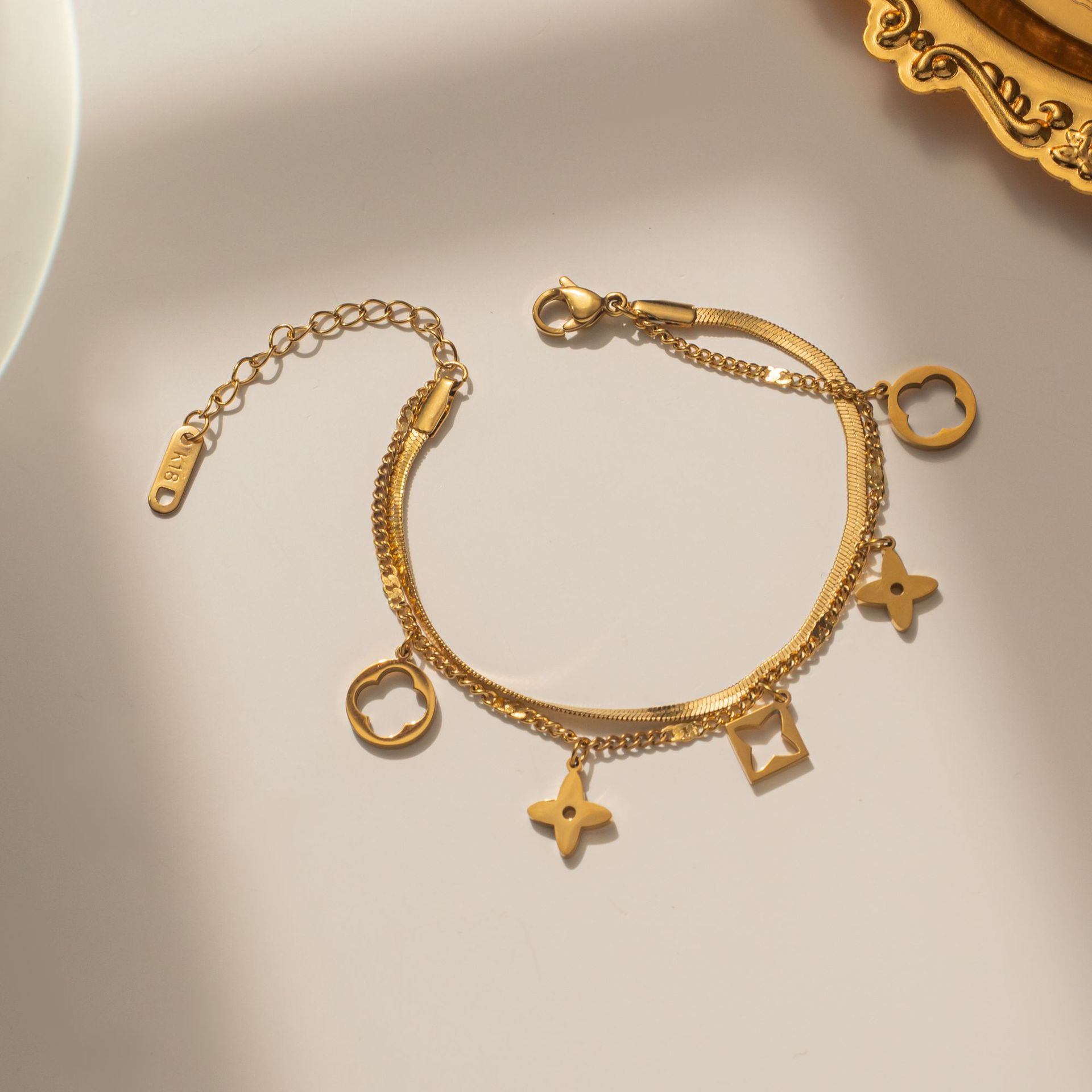 Bracelets chain link love bracelets Fashion Classic 4/Four Leaf Clover Charm Bracelets for women womens Fancy bracelet chains Anniversary gift Spring-ring-clasps
Bracelets chain link love bracelets Fashion Classic 4/Four Leaf Clover Charm Bracelets for women womens Fancy bracelet chains Anniversary gift Spring-ring-clasps