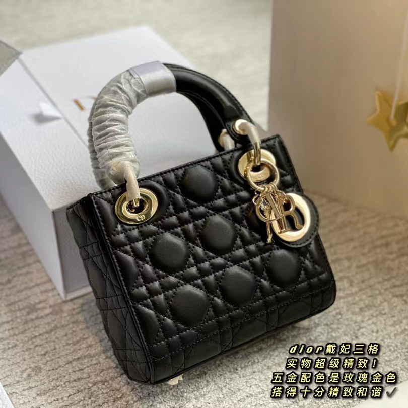 DUPE Designer brand hollow letter straw handbag 2022 new fashion paper woven women's shoulder bag summer beach luxury handbag, Color 1
DUPE Designer brand hollow letter straw handbag 2022 new fashion paper woven women's shoulder bag summer beach luxury handbag, Color 1