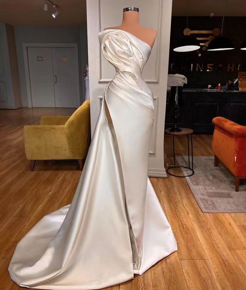 Designer Mermaid Wedding Dresses Bridal Gown High Split Pearls Beaded Sleeveless Sweep Train Satin Custom Made Country Plus Size Vestido De Novia