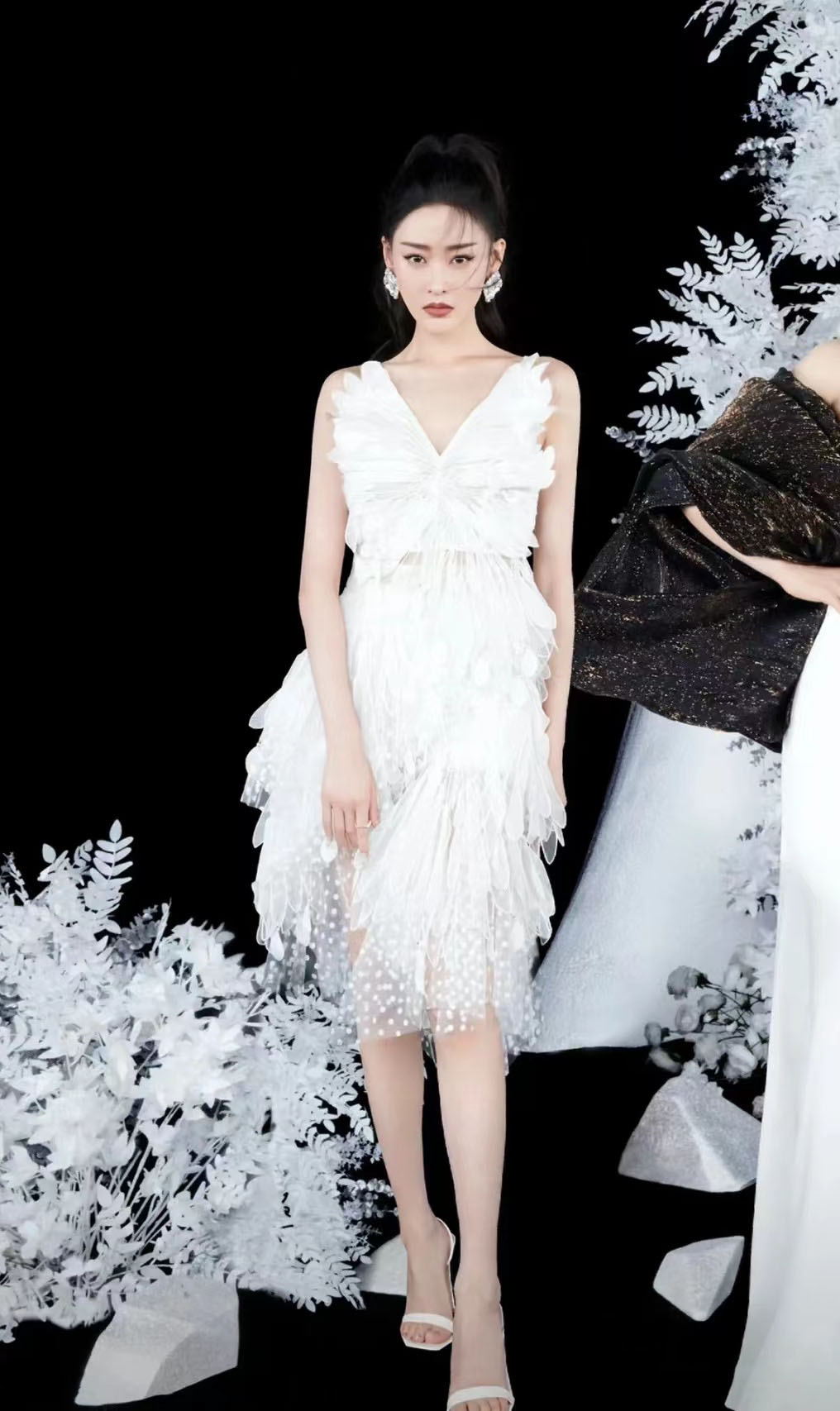 Womens luxury design spaghetti strap star same style swan feather shape hollow out sexy short asymmetric vest tanks camis SML