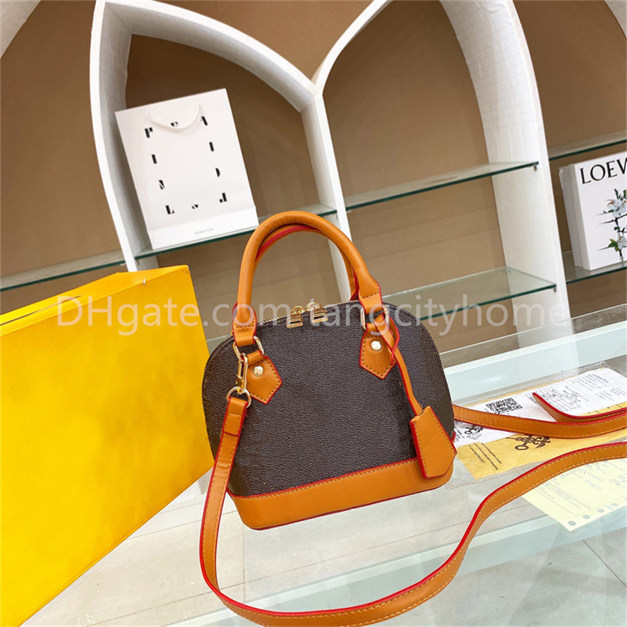 Designer ALMA Mini Shell Bag Womens Handbags Retro Tote Single Shoulder Messenger Bag New Letter Printing Purse European and American Small Luxury Bags, Extra shipping
Designer ALMA Mini Shell Bag Womens Handbags Retro Tote Single Shoulder Messenger Bag New Letter Printing Purse European and American Small Luxury Bags, Extra shipping