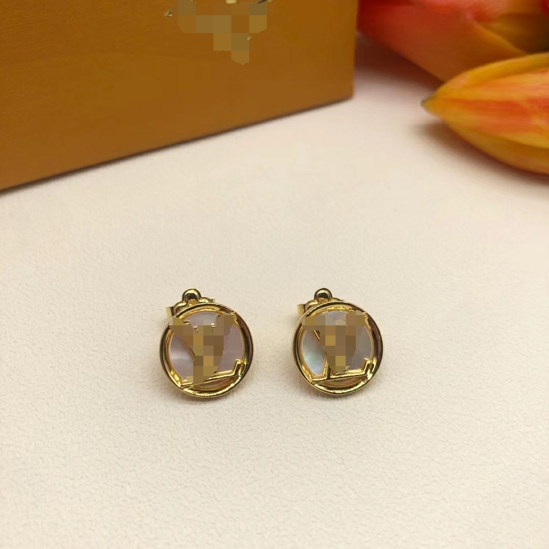 2022 High Quality Stainless Steel Women Designer Stud Luxury Style Simple V Love Couple Earrings For Lady Party Wedding Gifts Wholesale E-116
2022 High Quality Stainless Steel Women Designer Stud Luxury Style Simple V Love Couple Earrings For Lady Party Wedding Gifts Wholesale E-116