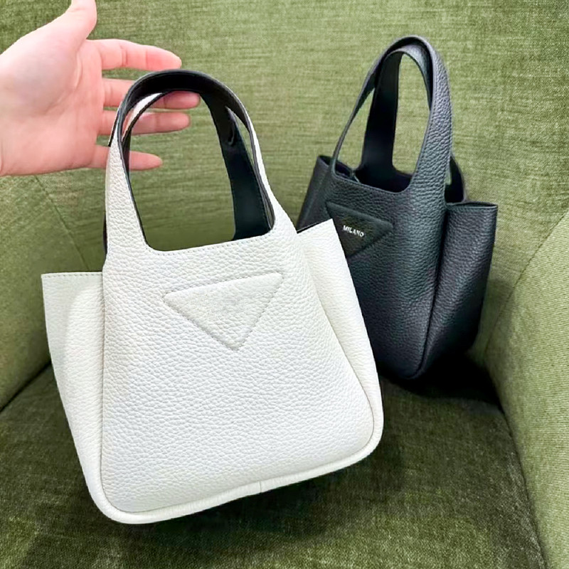 Cowhide leather handbag prad Triangle tote bag basket Womens Mens Designer purses shoulder crossbody clutch Metal fittings Magnetic snap closure fashionable bags, Black
Cowhide leather handbag prad Triangle tote bag basket Womens Mens Designer purses shoulder crossbody clutch Metal fittings Magnetic snap closure fashionable bags, Black