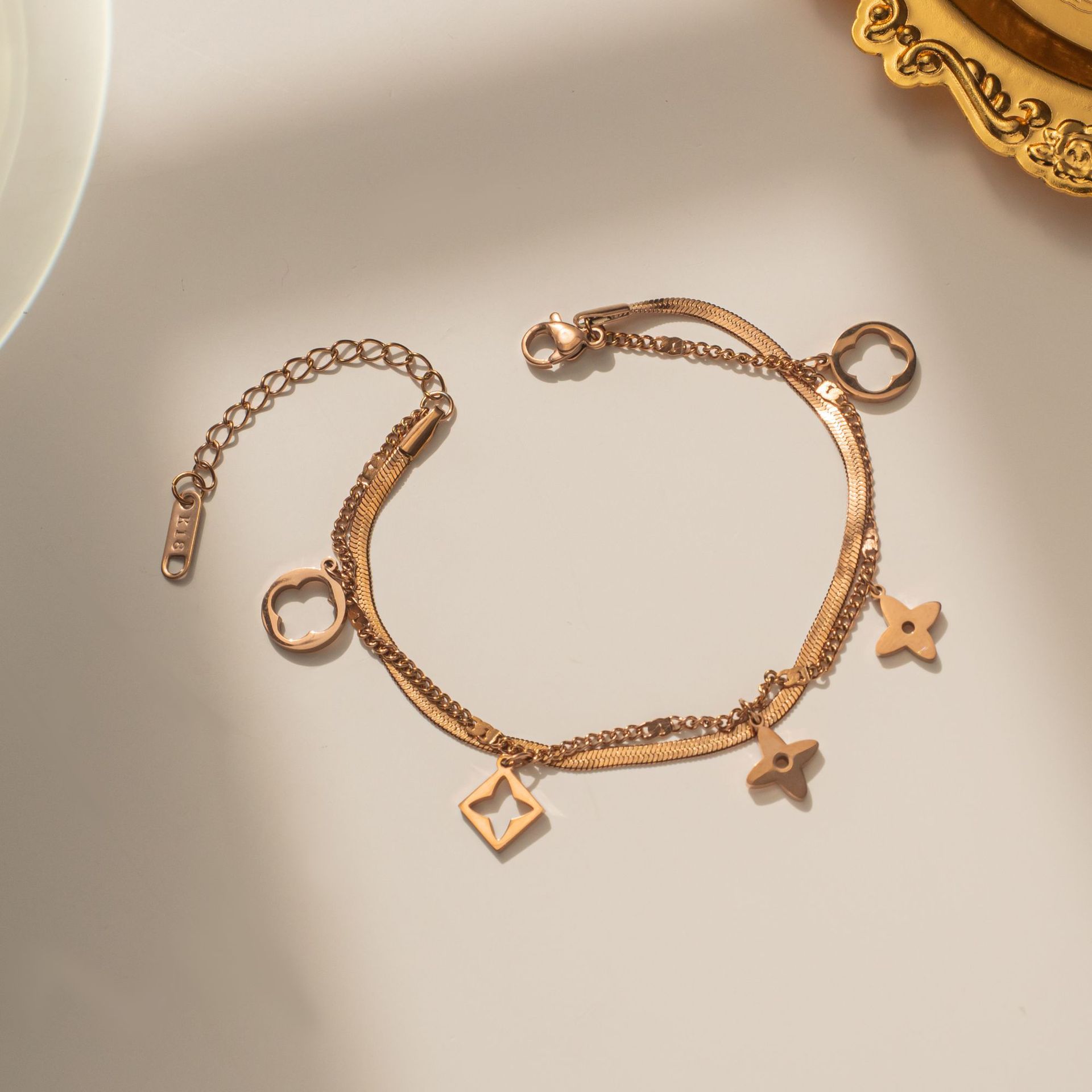 Fashion Style Bracelets Women Bangle Wristband Cuff Chain Designer Letter Jewelry Crystal Plated Stainless steel Wedding Lovers Gift Bracelet Spring-ring-clasps