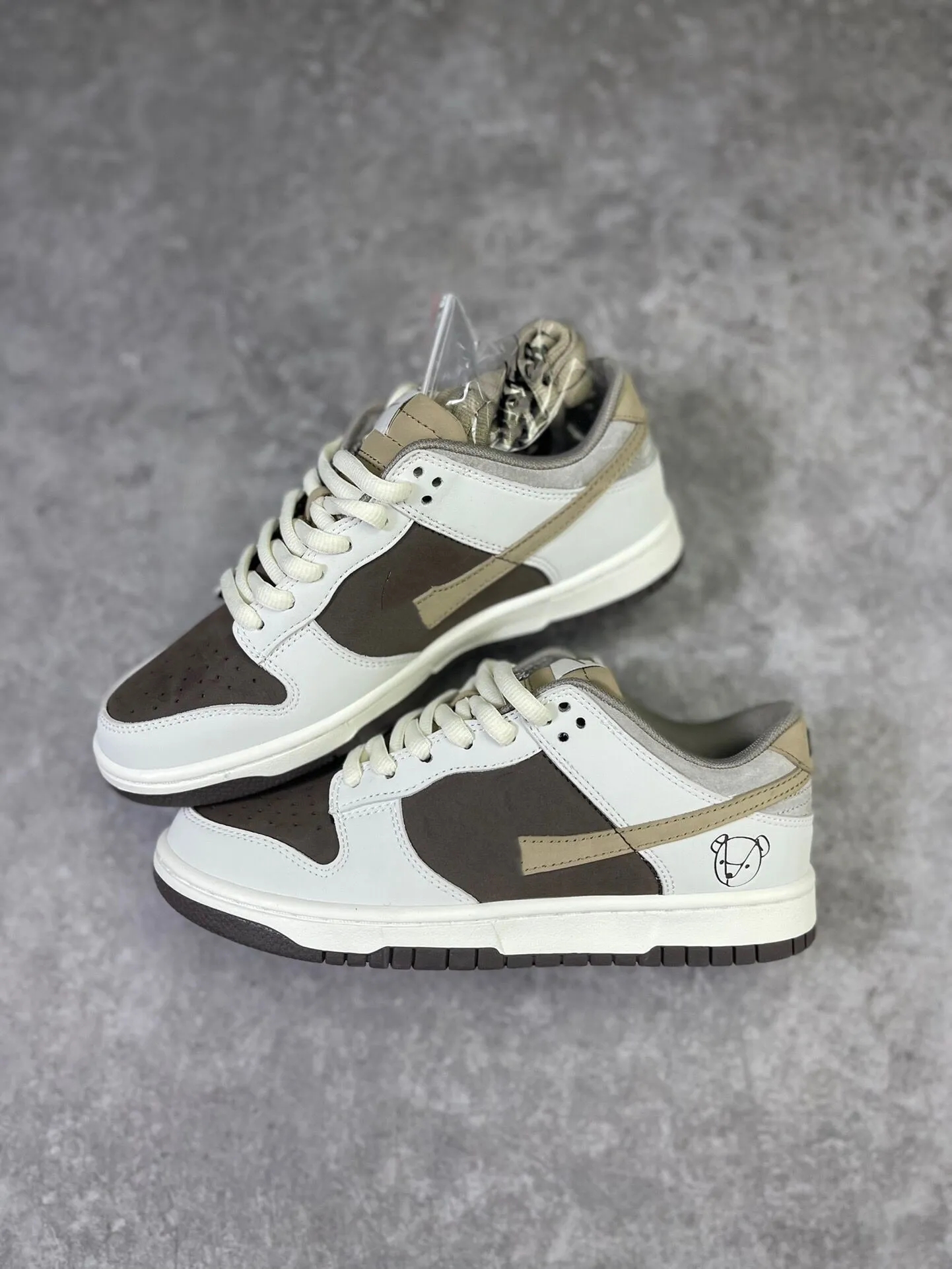 Shoes Sb Dunks Low Otomo Katsuhiro Steamboy Ost Grey Brown Mocha Outdoor Sneaker with Original Coming
Shoes Sb Dunks Low Otomo Katsuhiro Steamboy Ost Grey Brown Mocha Outdoor Sneaker with Original Coming