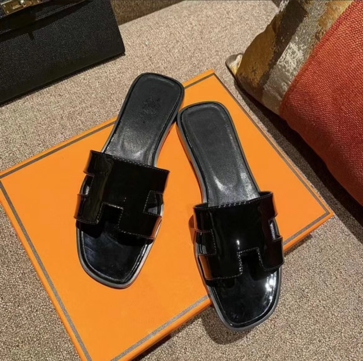 Beach slippers Flat bottom Designer Slippers leather lady Slides Beach Sandal Summer Genuine Leather Slipper Shoes Ladies sexy Sandals, #32
Beach slippers Flat bottom Designer Slippers leather lady Slides Beach Sandal Summer Genuine Leather Slipper Shoes Ladies sexy Sandals, #32