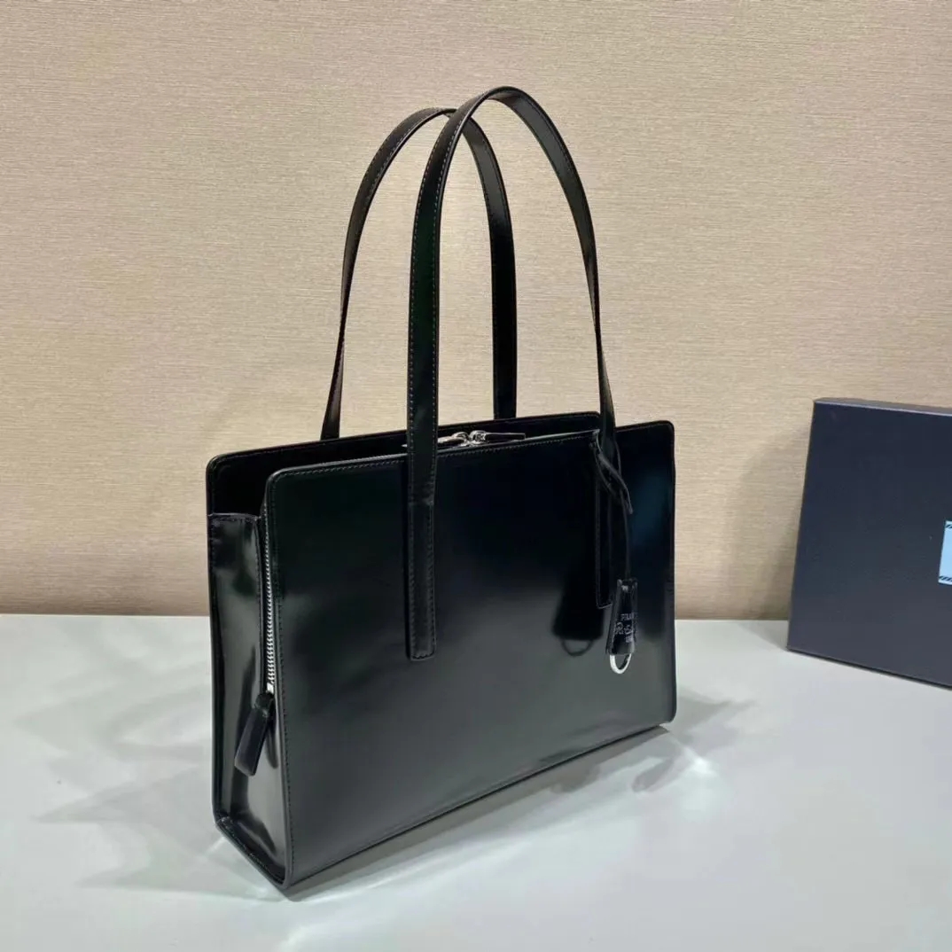 Re-edition 1995 Brushed Leather Large Handbag Shoulder Bags Crossbody Women Large Capacity Luxury Handbags Women Genuine Leather Prads 30CM, White
Re-edition 1995 Brushed Leather Large Handbag Shoulder Bags Crossbody Women Large Capacity Luxury Handbags Women Genuine Leather Prads 30CM, White
