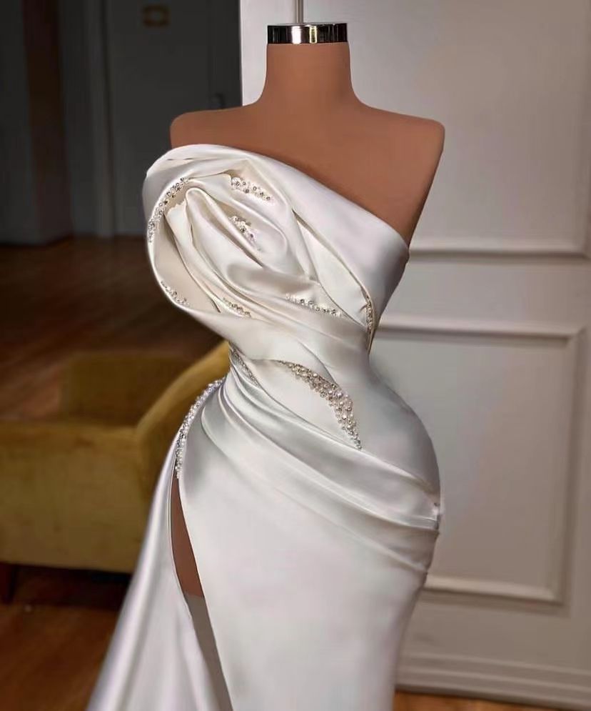 Designer Mermaid Wedding Dresses Bridal Gown High Split Pearls Beaded Sleeveless Sweep Train Satin Custom Made Country Plus Size Vestido De Novia