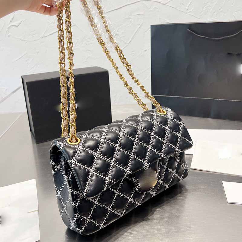 Luxury designer bag women shoulder bag leather Crossbody purse Metal chain clamshell Messenger bag Large capacity stylish women's handbag Black wallet 25CM, White 
Luxury designer bag women shoulder bag leather Crossbody purse Metal chain clamshell Messenger bag Large capacity stylish women's handbag Black wallet 25CM, White