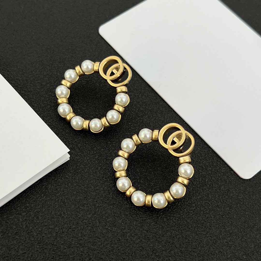 Designer Luxury Pearl stud Earrings Women elegant Pearl Earring Wedding Party Jewelry
Designer Luxury Pearl stud Earrings Women elegant Pearl Earring Wedding Party Jewelry