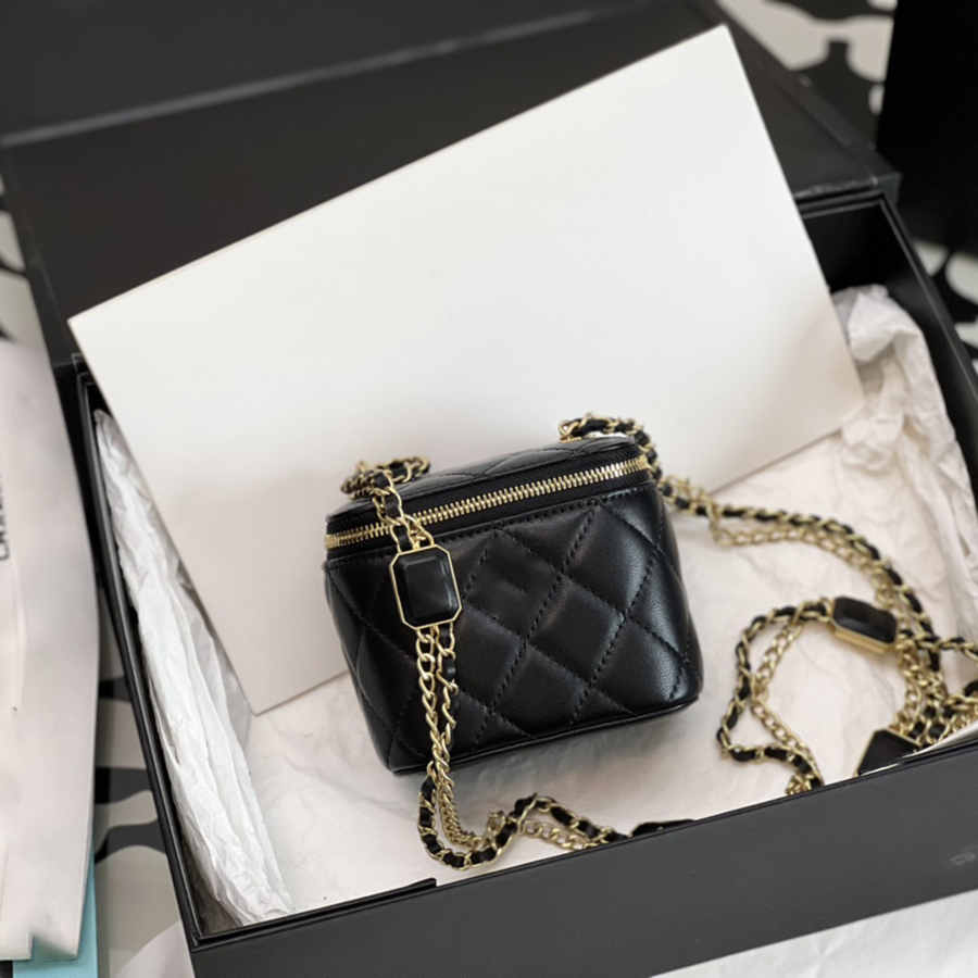 10A Original quality woman Lipstick bag genuine leather Cosmetic Bag 22B 11cm fashion Black gold sugar chain bag With box C142
10A Original quality woman Lipstick bag genuine leather Cosmetic Bag 22B 11cm fashion Black gold sugar chain bag With box C142