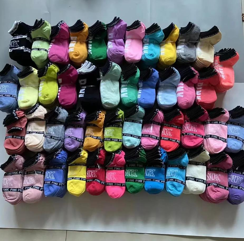 Wholesale Multicolor Ankle Socks With Cardboad Tags Sports Cheerleaders Black pink Short Sock Girls Women Cotton Sock Skateboard Sneaker I0306