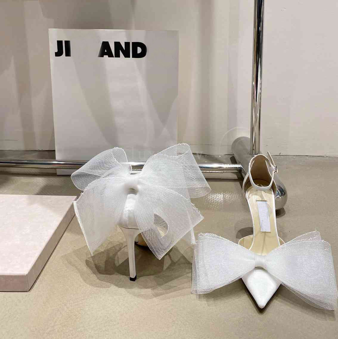Averly High Heels Designer Sandals Women Sandal Cross Big Bow Fluorescent Pointed Toe Strap Shoes Rose Pink Vamp Heel Lady Dress Shoes with box
Averly High Heels Designer Sandals Women Sandal Cross Big Bow Fluorescent Pointed Toe Strap Shoes Rose Pink Vamp Heel Lady Dress Shoes with box