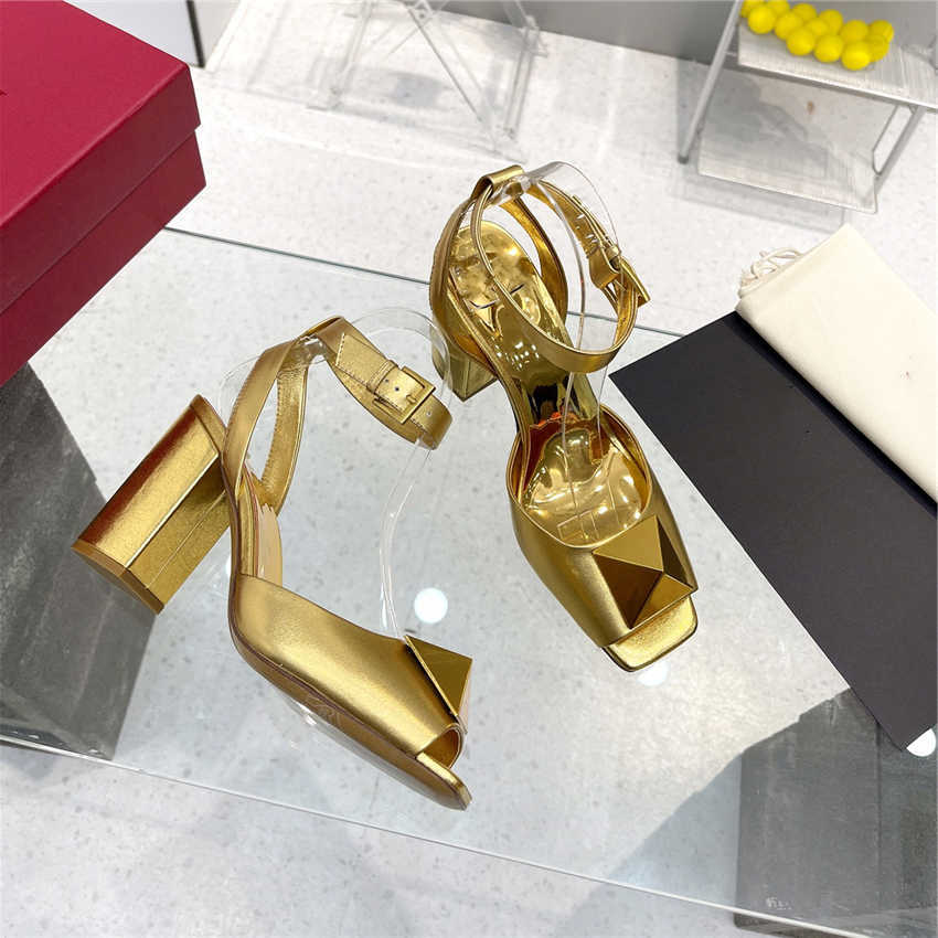Flat valentinoitys Leather Summer Party Popular Heels Women Wedding Sandals Luxury High Brand Casual Business Dress Slippers 03-013 7DOJ
Flat valentinoitys Leather Summer Party Popular Heels Women Wedding Sandals Luxury High Brand Casual Business Dress Slippers 03-013 7DOJ